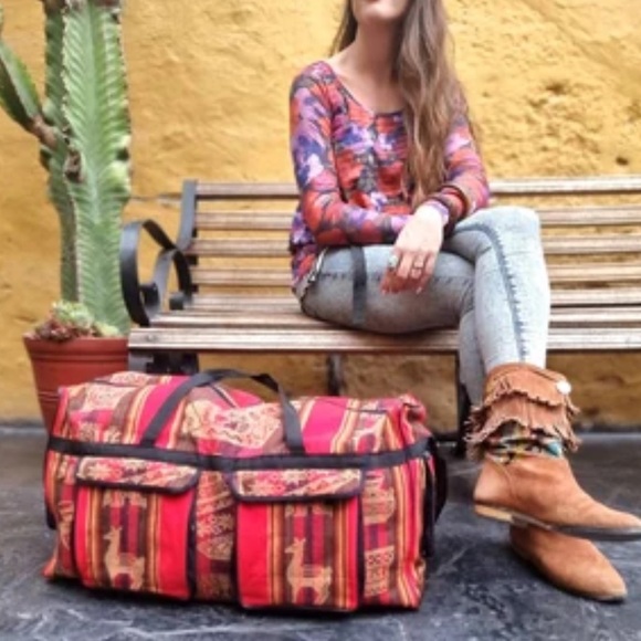 Artisan Peruvian or Andean Designed Red Multi Llama Aguayo Duffel Bag NWOT - Picture 12 of 12